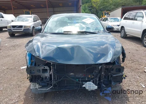 2018 Honda Clarity Plug-In Hybrid z USA, uszkodzony, nr VIN JHMZC5F14JC013246